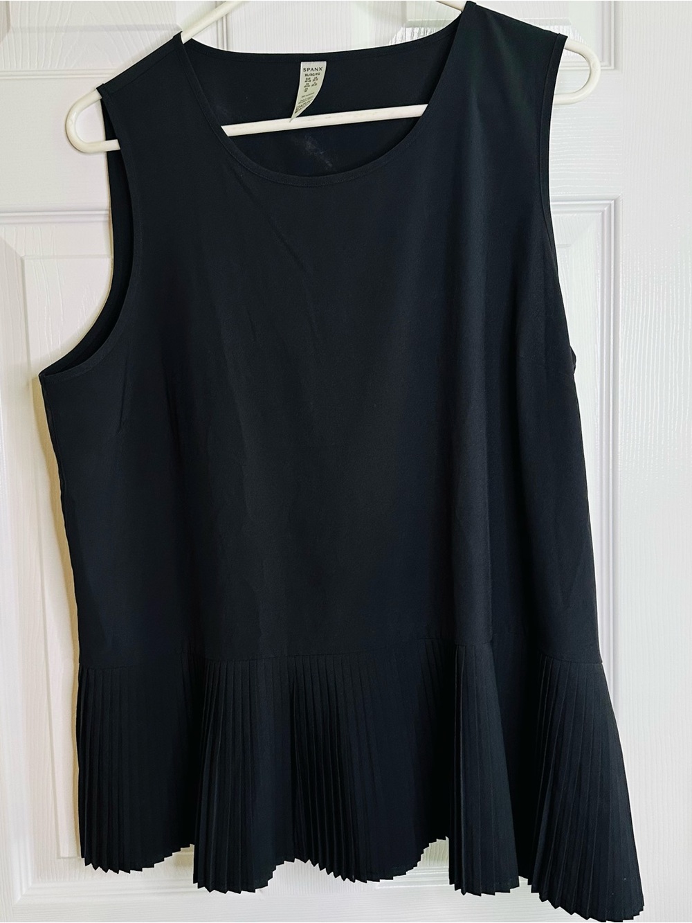 SPANX Black Sleeveless Pleated-Hem Tunic Top